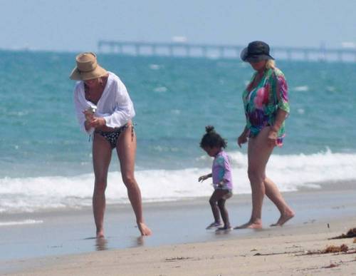  May 12: On the bờ biển, bãi biển in Miami
