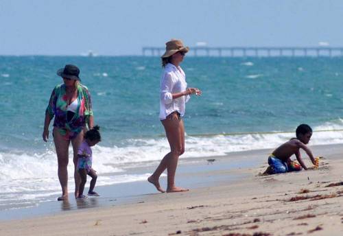  May 12: On the beach, pwani in Miami