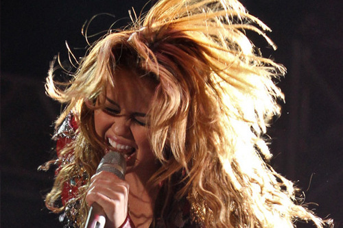  Miley - Gypsy jantung Tour (2011) - On Stage - Sao Paulo, Brazil - 14th May 2011