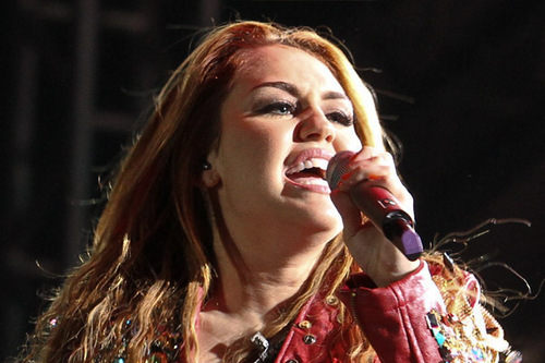  Miley - Gypsy cœur, coeur Tour (2011) - On Stage - Sao Paulo, Brazil - 14th May 2011