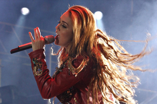  Miley - Gypsy corazón Tour (2011) - On Stage - Sao Paulo, Brazil - 14th May 2011
