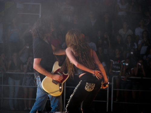  Miley - Gypsy coração Tour (2011) - Rio de Janeiro, Brazil - 13th May 2011