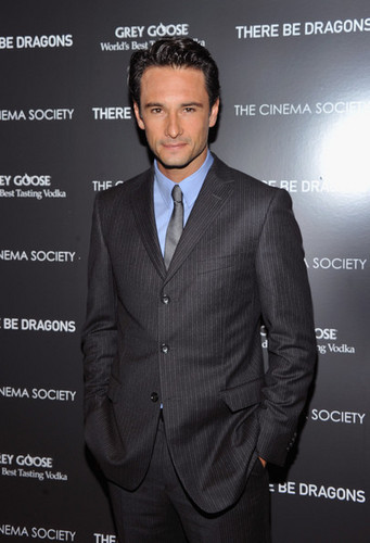  The Cinema Society & Grey гусь Host A Screening Of "There Be Dragons" - May 5, 2011
