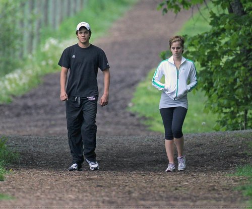 emma and johnny simmons at pittsbourgh(16/05/2011)