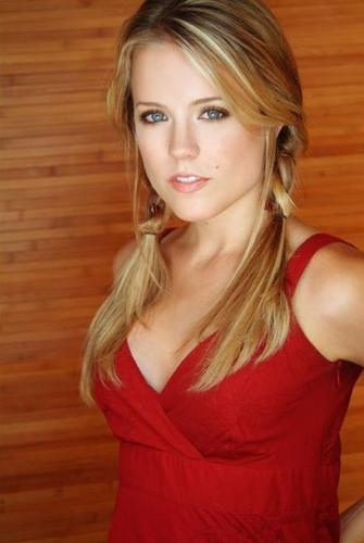  Allison Munn - IMDb các bức ảnh