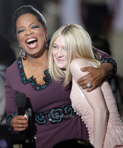  Dakota Fanning at Surprise Oprah! A Farewell Spectacular.