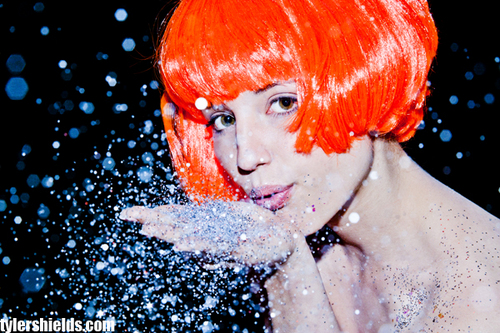  Dianna Agron and Tyler Shields’ Good Ol’ Glitter Fight