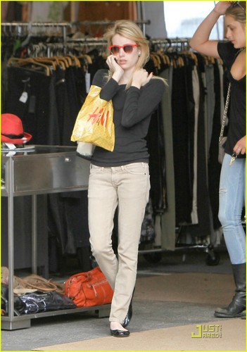  Emma Roberts: Savvy Shopper Saver