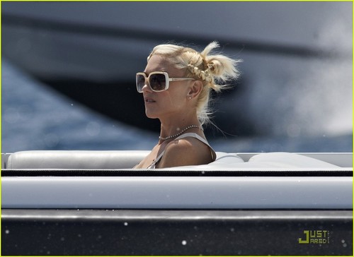  Gwen Stefani: Boating in France!