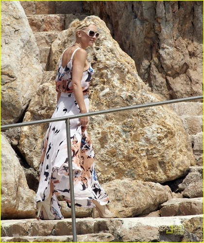  Gwen Stefani: Boating in France!