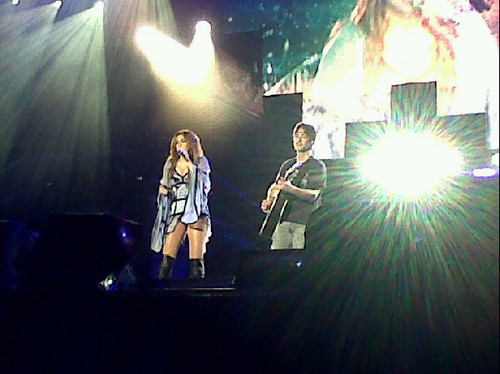  Miley - Gypsy coração Tour - On Stage - Caracas, Venezuela - 17th May 2011