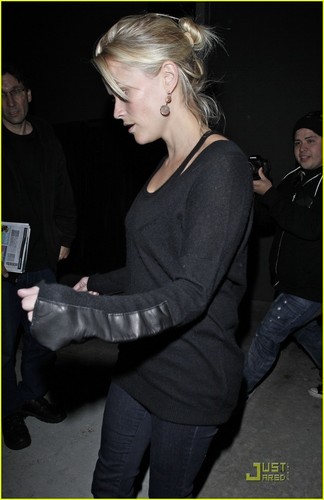  Reese Witherspoon: Night Out at the Chelsea Handler Show!