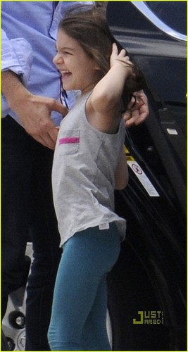 Suri Cruise: Private Plane with Mom and Dad!