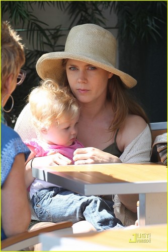  Amy Adams: Family Outing with Aviana & Darren Le Gallo!