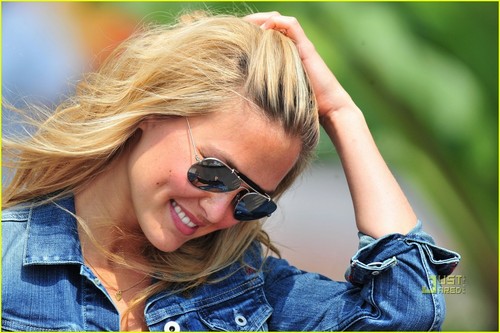 Bar Refaeli: Out with Friends in Cannes!