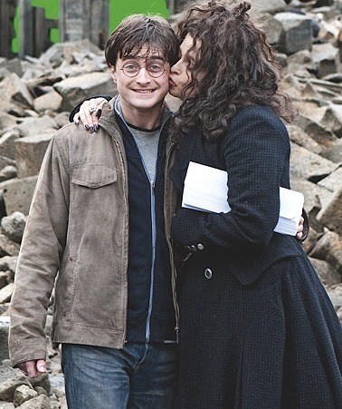  Bella kisses Harry :D