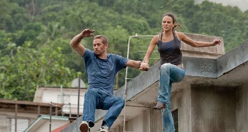  Brian & Mia Jumping Off A Roof!! (Love Them 2Gether) F&F5! 100% Real ♥