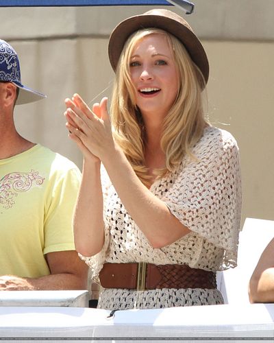  Candice judging the 2011 LA Red бык тележка, корзина Races! [21/05/11] - Now in UHQ!