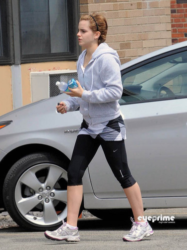  Emma Watson arrives at the gym for a workout in Pittsburgh, May 21