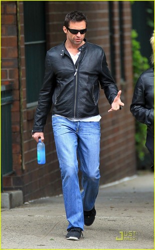  Hugh Jackman: West Village Walk!