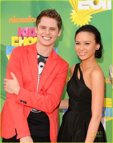  Malese at the Kids Choice Awards 2011! [2nd April]