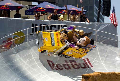  plus photos of Candice judging the LA Red taureau, bull Soapbox race! [21/05/11]