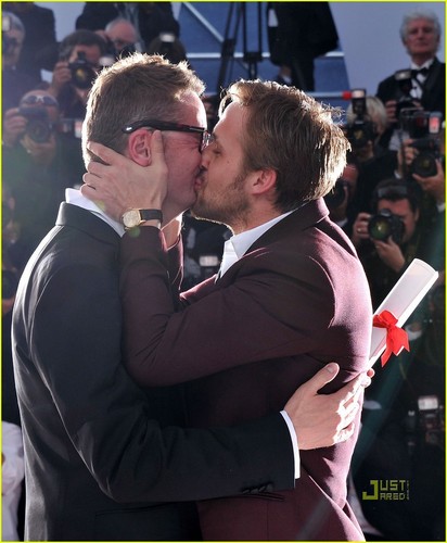  Ryan anak angsa, gosling & Nicolas Winding Refn: ciuman Kiss!