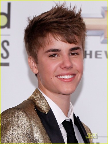  Selena Gomez & Justin Bieber キッス at Billboard Awards