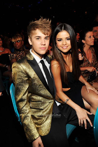  Selena Gomez & Taylor Swift: 2011 Billboard Musica Awards