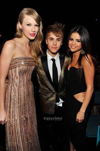  Selena Gomez & Taylor Swift: 2011 Billboard 음악 Awards