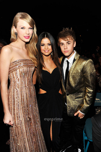  Selena Gomez & Taylor Swift: 2011 Billboard Musik Awards