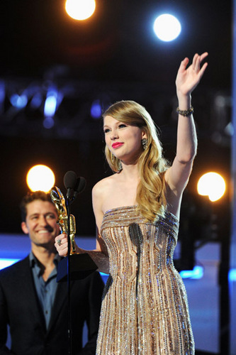  Taylor pantas, swift at the 2011 Billboard Muzik Awards