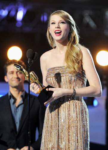 Taylor Swift at the 2011 Billboard Music Awards