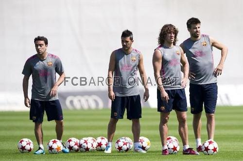  Training session 21\5 only Valdes, Pique,Milito,Puyol,Xavi,Iniesta,Villa and Messi
