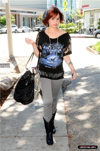  Debby walking on Robertson Blvd In CA (May 3, 2011)