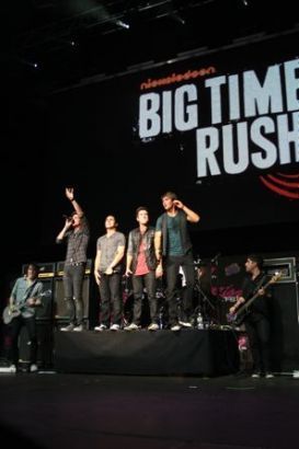  Big time rush at the Kiss 108 buổi hòa nhạc in boston