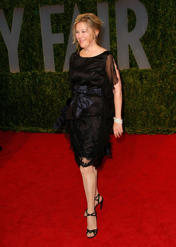  Catherine O'Hara Arriving @ the 2009 Vanity Fair Oscar Party