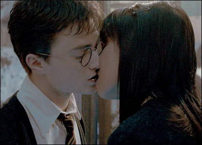  Cho Chang kissing Harry Potter