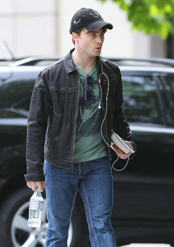  Daniel Radcliffe Out And About In New York (May 13)