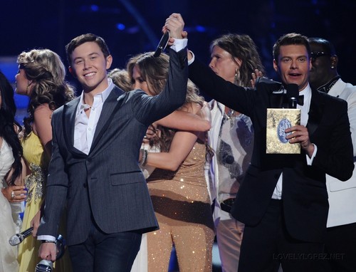  Jennifer - American Idol 2011 Finale - May 26, 2011