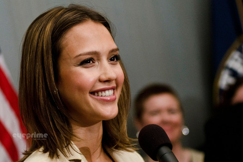 Jessica Alba: محفوظ Chemicals Act Press Conference
