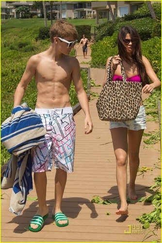  Justin and Selena (L)