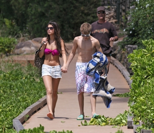  Justin and Selena in Hawaii