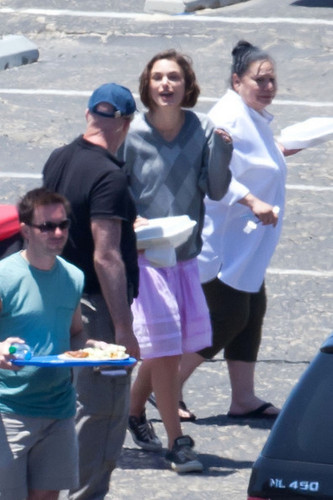  Keira Knightley on Set with Steve Carrell