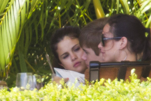  Selena - Having Lunch With Justin Bieber At Four Seasons Hotel - May 25, 2011