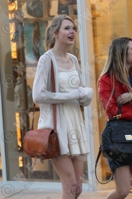 Taylor shopping at Westfield Mall
