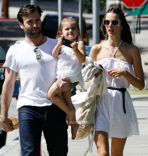  Alessandra Ambrosio and Family out for lunch in Brentwood, May 27