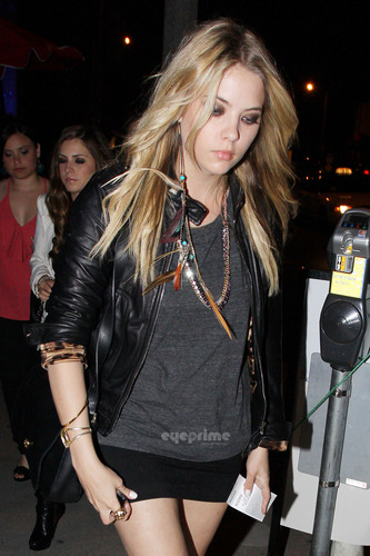  Ashley Benson shows off her perfect pins at باؤ in Hollywood, May 28