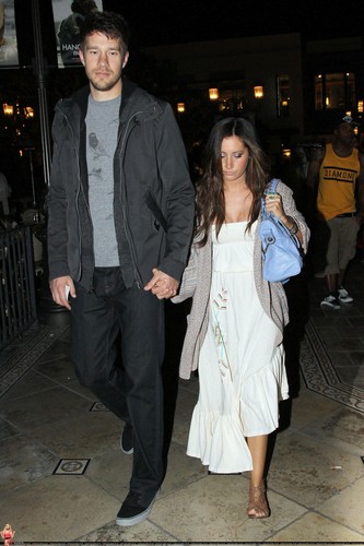  Ashley - Leaving The Grove Cinema after watching "The Hangover 2" with Scott - May 29, 2011