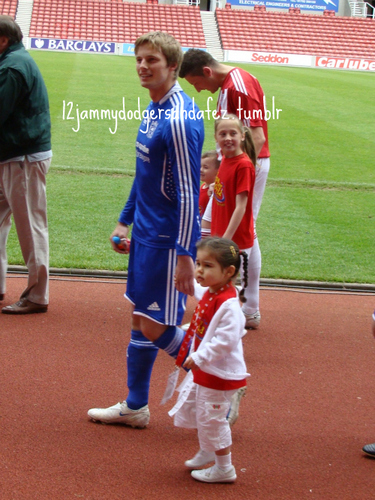  Bradley with a little girl <3 *cuteness overload*
